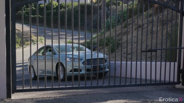 Стремление фигуристой азиатки долго и красноречиво кричать сверху на члене - #1