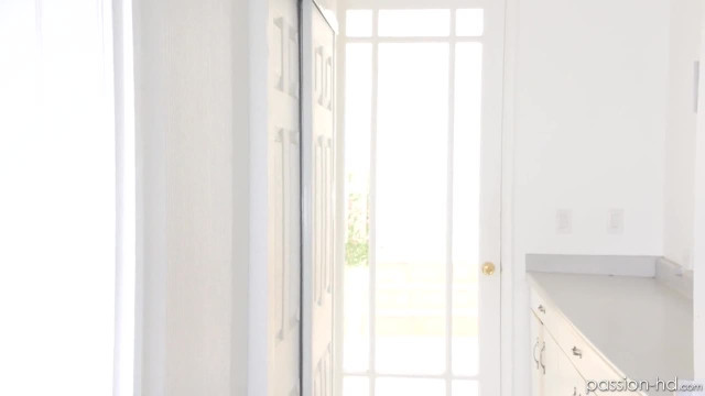 Соблазнительная брюнетка, которую обязательно нужно покатать на члене - #4