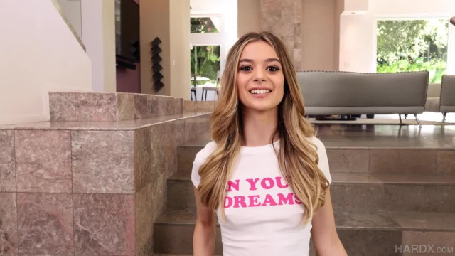 Милая первокурсница и огромное количество перенапряжённых стволов для неё - #1