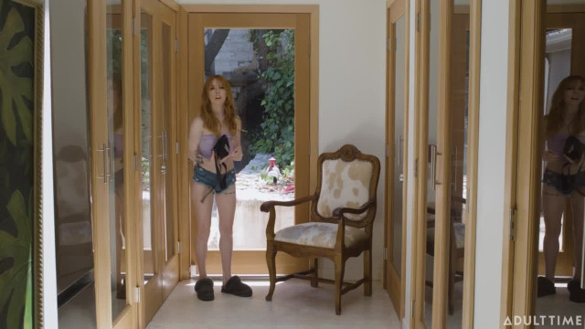 Шикарные милфы лесбиянки и совершенно неопытная девственница - #1