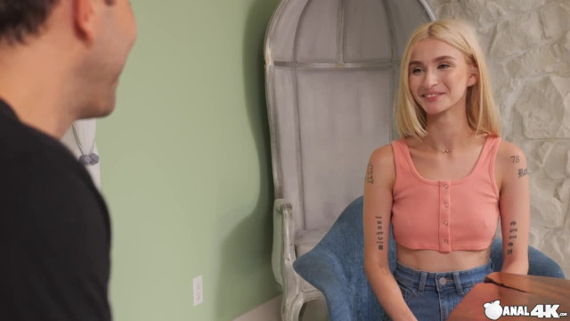 Она жаждет анального урагана, и ей пох, кто там против - #1