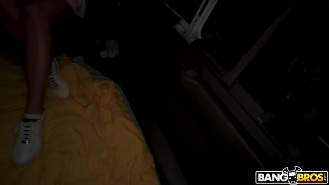 Грудастая баба готова сама поскакать на члене нерадивого пикапера - #2