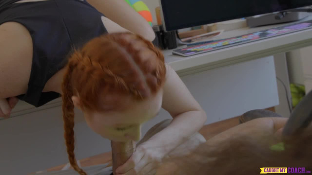 Волосатый физрук знает правила обхождения со своими ученицами - #2