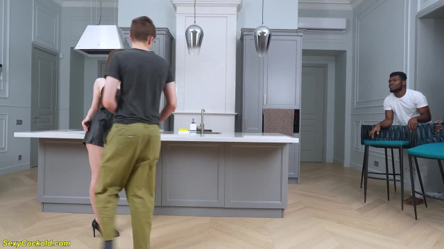 Похер на всё, она готова к эпичной групповой мясорубке - #1